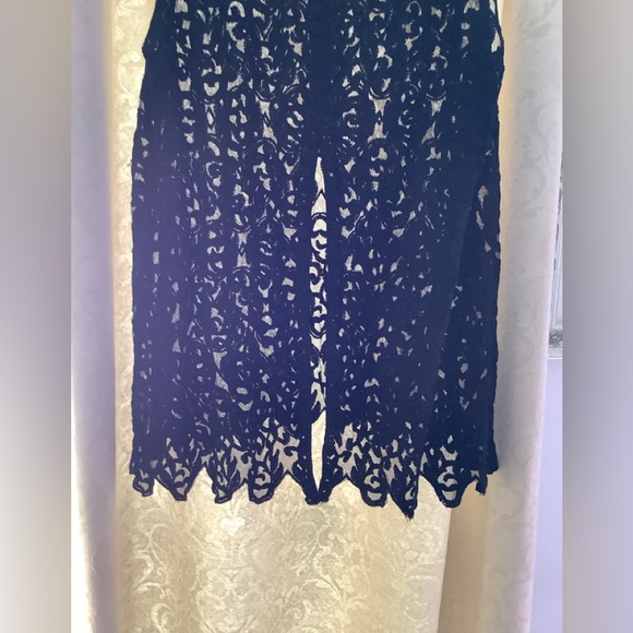 Capri Lace top see threw with embroidery. Pretty-split in back. Med NWT formal - Picture 5 of 16